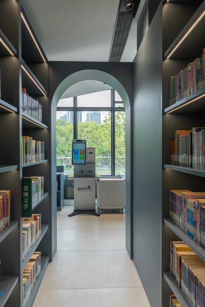 library-selfcheck-kiosk.jpg